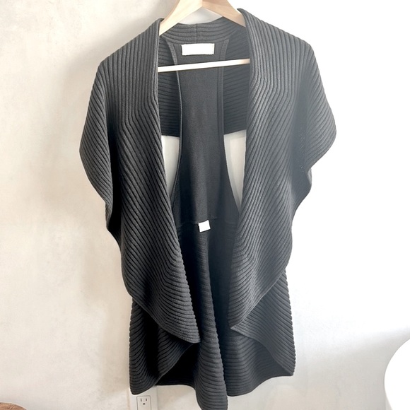 Laurie b. Sweater Vest - Picture 6 of 14